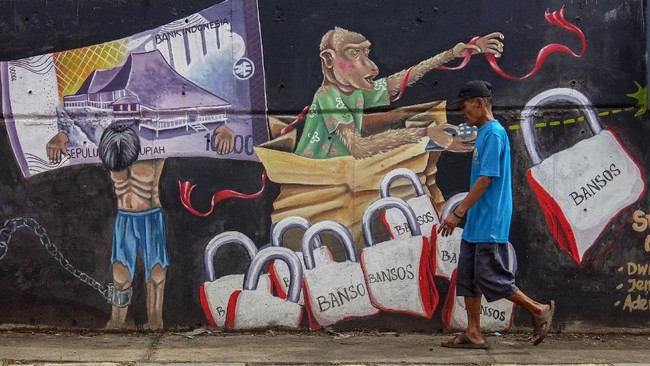 Adik anggota Komisi II DPR RI Ihsan Yunus, Muhammad Rakyan Ikram, sempat menawari goodie bag bansos covid-19 ke pejabat Kemensos. Namun, tawaran ditolak.