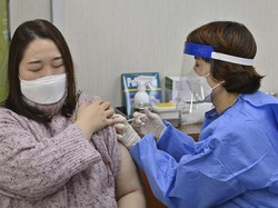 Korsel Campur Vaksin AstraZeneca dan Pfizer untuk Warganya