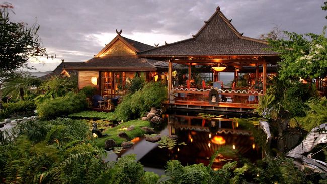 Selain wasiat menabur abu kremasinya di Bali, ternyata si Ziggy Stardust juga punya vila dengan arsitektur dan dekorasi khas Pulau Dewata.
