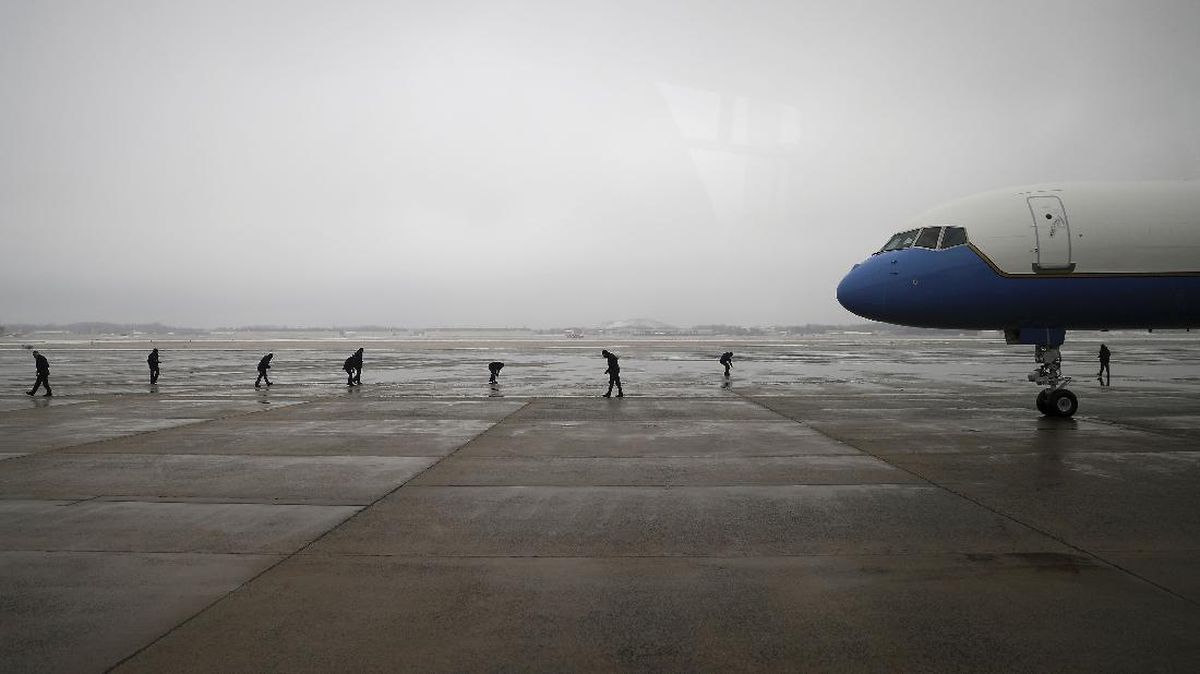 Paket Mencurigakan di Pangkalan Udara AS, Sejumlah Orang Tumbang