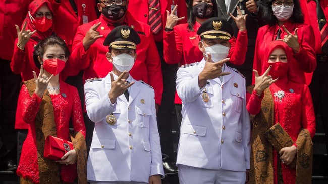 Wali Kota Solo Giban Rakabuming Raka membantah kabar akan maju sebagai calon gubernur DKI Jakarta. Dia mengatakan akan tetap fokus di Solo.