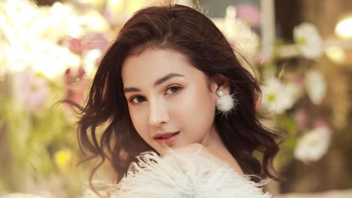 10 Potret Cantik Sandrinna Michelle, Pemeran Wulan Dari Jendela SMP