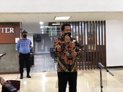 Keluarga Anggota DPR Ikut Divaksinasi, Sekjen: Nggak Ada yang Istimewa