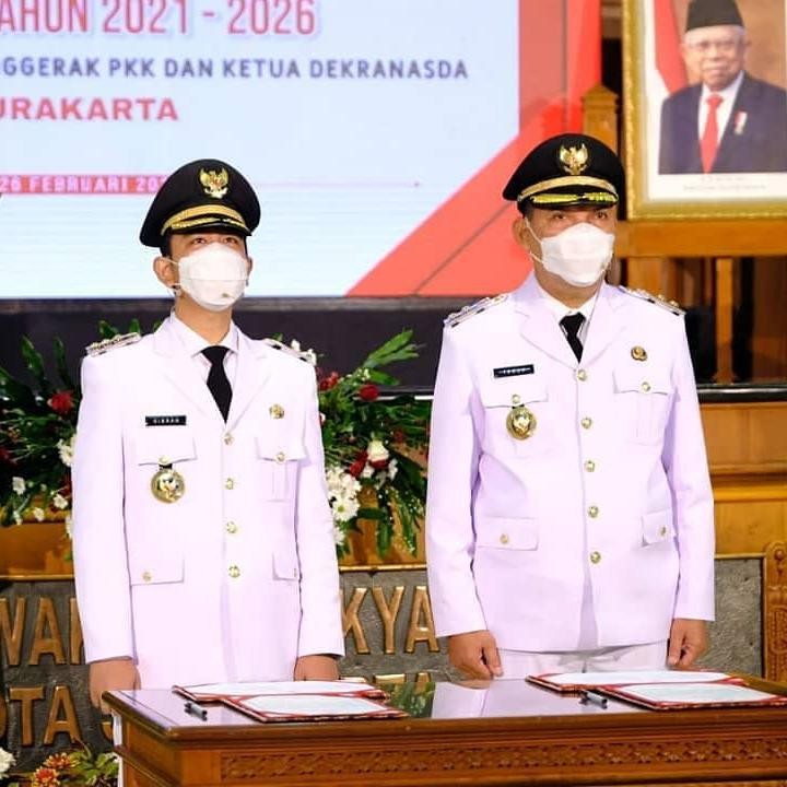 <p>Gibran Rakabuming Raka saat dilantik bersama Teguh Prakosa yang menjabat sebagai Wakil Wali Kota Solo. (Foto: Instagram @pemkotsurakarta)</p>