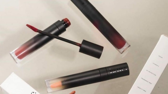 Super Cantik! 5 Lip Gloss Vegan dari Brand Lokal Ini Bakal Sempurnakan Makeup Look Kamu