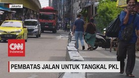 VIDEO: Pembatas Jalan Untuk Tangkal PKL