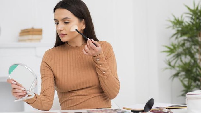 Unik Banget! Make Up Hacks ala TikTok Ini Bikin Kamu Makin Flawless Unik Banget! Make Up Hacks ala TikTok Ini Bikin Kamu Makin Flawless