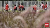 FOTO: Ratusan Atlet Jalani Vaksinasi Covid-19 Ratusan atlet dari berbagai cabang olahraga mengikuti vaksinasi atlet tahap pertama di Istora Senayan, Jakarta, Jumat (26/2).