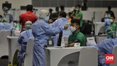 FOTO: Ratusan Atlet Jalani Vaksinasi Covid-19 Ratusan atlet dari berbagai cabang olahraga mengikuti vaksinasi atlet tahap pertama di Istora Senayan, Jakarta, Jumat (26/2).