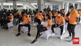 FOTO: Ratusan Atlet Jalani Vaksinasi Covid-19 Ratusan atlet dari berbagai cabang olahraga mengikuti vaksinasi atlet tahap pertama di Istora Senayan, Jakarta, Jumat (26/2).
