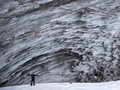 Usir Bosan Pandemi, Penduduk Kazakhstan Wisata di Gletser
