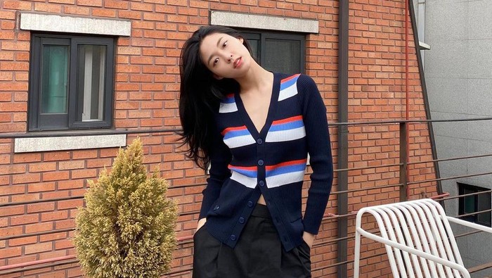 Dari Bikin Lilin Sampai Koleksi Termos, 5 Idol Kpop Ini Punya Hobi yang Unik Banget!