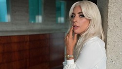 Pakai Heels Super Tinggi, Lady Gaga Bikin Netizen Jantungan