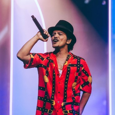 Lirik Lagu Finesse - Bruno Mars feat Cardi B