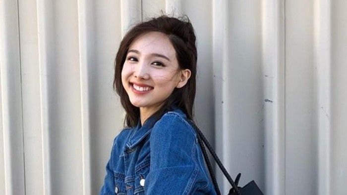 6 Ide OOTD Jeans ala Nayeon TWICE, Gak Ngebosenin!