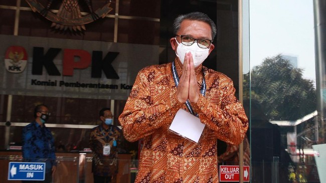 KPK mengamankan uang sebesar Rp1,4 miliar dan dalam bentuk mata uang asing terkait kasus dugaan korupsi Nurdin Abdullah.