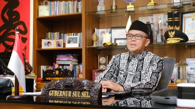 Gubernur Sulsel Nurdin Abdullah ditangkap KPK atas dugaan tindak pidana korupsi. Nurdin dikenal sebagai gubernur pertama di Indonesia dengan gelar profesor.