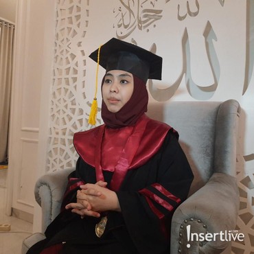 Cerita Perjuangan Oki Setiana Dewi Raih Gelar S3