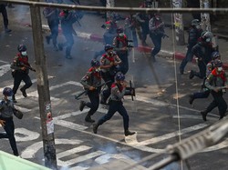 Momen Pendemo di Myanmar Ditangkap-Dipukul Mundur