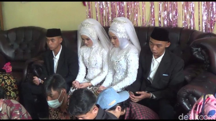 Sepasang Kembar Menikah di Sumedang Sepasang Kembar Menikah di Sumedang