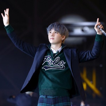 Rayakan Ultah SUGA BTS, ARMY Indonesia Donasi untuk Sekolah Bahari