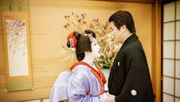 <p>Ada yang unik dari sesi foto berdua kali ini, Syahrini tampil dan berdandan seperti Geisha, Bunda. Geisha sendiri merupakan wanita seniman tradisional Jepang. (Foto: Instagram @princesssyahrini)</p>