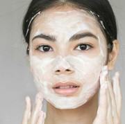 Ternyata Salah Memilih Pembersih Wajah Bisa Jadi Penyebab Timbulnya Jerawat, Ini Alasannya!