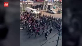 VIDEO: Detik-detik Polisi Myanmar Tangkap Pedemo