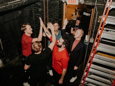 Lirik Lagu Undercover Martyn - Two Door Cinema Club