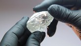 FOTO: Berlian Langka 242 Karat Bakal Dilelang di Dubai Alrosa, produsen berlian asal Rusia, akan melelang salah satu berlian berukuran besar 242 karat dalam abad ini.