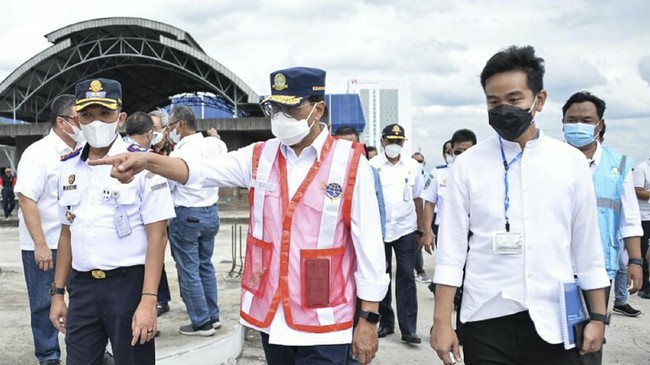 Menteri Perhubungan Budi Karya Sumadi berharap terminal di daerah lain mencontoh Terminal Tirtonadi Solo yang puny ruang serbaguna untuk rekreasi hingga bisnis.