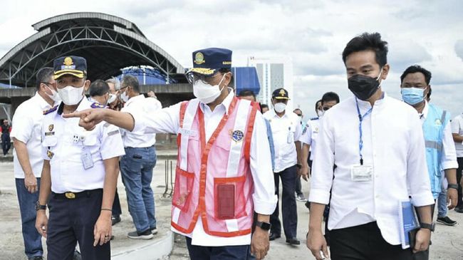 Menhub dan Gibran Tinjau Pembangunan Terminal Tirtonadi Solo Menteri Perhubungan Budi Karya Sumadi berharap terminal di daerah lain mencontoh Terminal Tirtonadi Solo yang puny ruang serbaguna untuk rekreasi hingga bisnis.