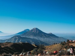 5 Gunung Terindah di Indonesia untuk Didaki Tahun Ini