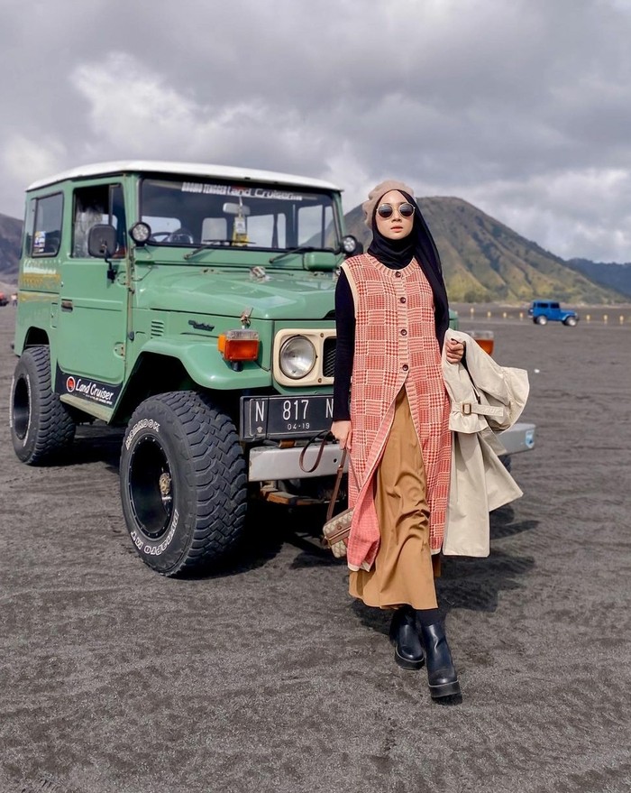 Mau penampilanmu saat travelling terkesan lebih berani? Ini inspirasinya! (foto: instagram.com/richaeu)