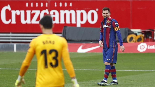 Kapten Barcelona Lionel Messi bisa absen dalam pertandingan El Clasico melawan Real Madrid pada pekan ke-30 Liga Spanyol.