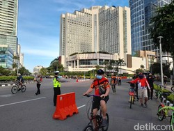 Minggu Pagi, Pesepeda Ramaikan Kawasan Bundaran HI