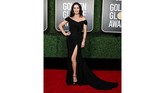 FOTO: Sederet Gaya Selebriti di Golden Globe Awards 2021 Golden Globe Awards 2021 telah digelar secara virtual. Sejumlah pesohor tampil dengan gayanya masing-masing.