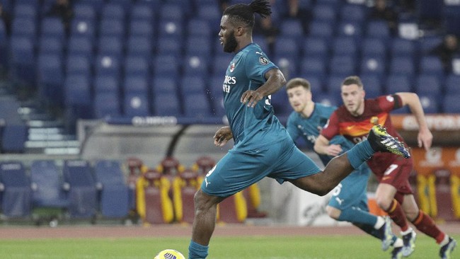 AC Milan berhasil menaklukkan AS Roma dengan skor 2-1 dan salah satu golnya berasal dari penalti Franck Kessie.