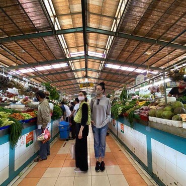 5 Gaya Artis Pergi Belanja ke Pasar Tradisional, Berdaster hingga Tetap Modis