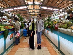 5 Gaya Artis Pergi Belanja ke Pasar Tradisional, Berdaster hingga Tetap Modis