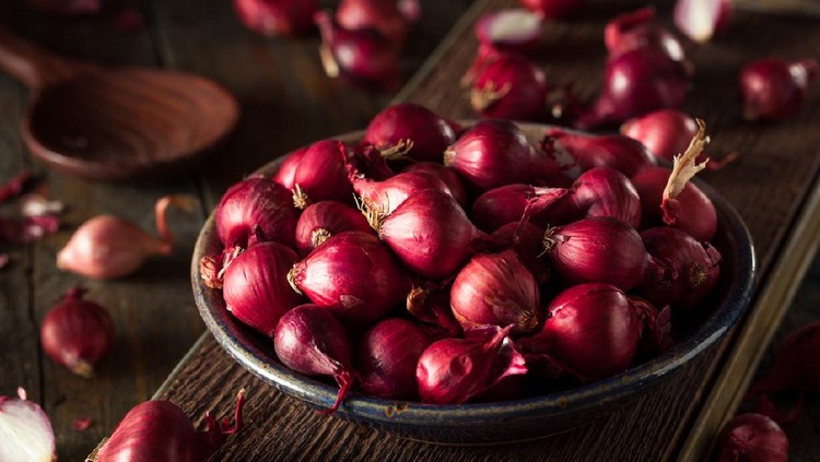 Organic Red Pearl Onions in a Bowl