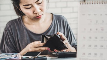 JANGAN BERIKAN PINJAMAN HINGGA BAYAR TEPAT WAKTU