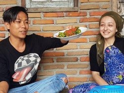 Kata Pria Lombok yang Viral Ajak Bule Cantik Tinggal di Gubuk Pascamenikah
