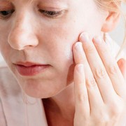 Supaya Hasilnya Maksimal, Perhatikan Jeda Aplikasi Pemakaian Skincare Berikut Ini