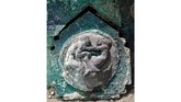FOTO: Penampakan Kereta Kuda Kuno Pompeii di Italia Tim Arkeolog berhasil menemukan kereta kuda kuno peninggalan Romawi di dekat Kota Pompeii, Italia.