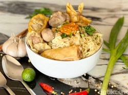 Mantul! Bakso Jibeuh, Bakso 7 in 1 Racikan Kedai H. Darmo