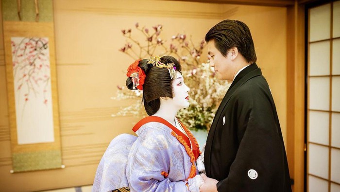 Mengejutkan! Ini Penampilan Syahrini Dandan Ala Geisha, Reino Barack Sampai Tertawa