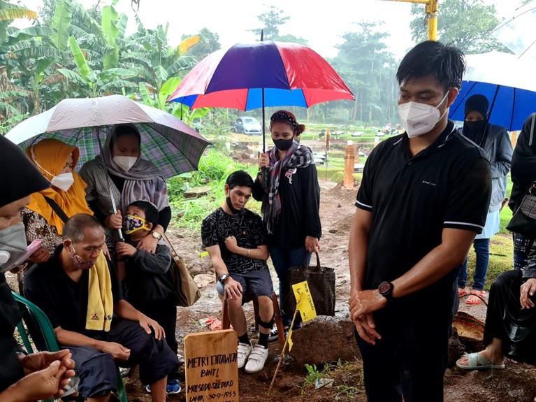 Pemakaman ibu El Ibnu Pemakaman ibu El Ibnu