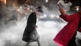 FOTO: Perayaan Hari Raya Purim Umat Yahudi di Berbagai Negara Umat Yahudi di berbagai negara, termasuk Israel merayakan Hari Raya Purim di tengah pandemi virus corona.
