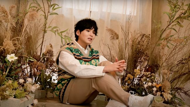 Ryeowook Super Junior kembali menampilkan kemampuan bernyanyi sekaligus berbahasa Indonesia dengan membawakan ulang lagu Terlanjur Mencinta.